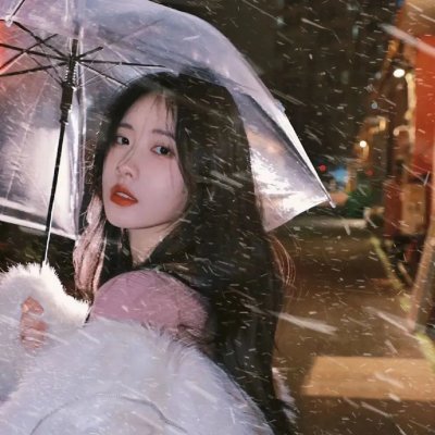 想踢沉迷男的女人